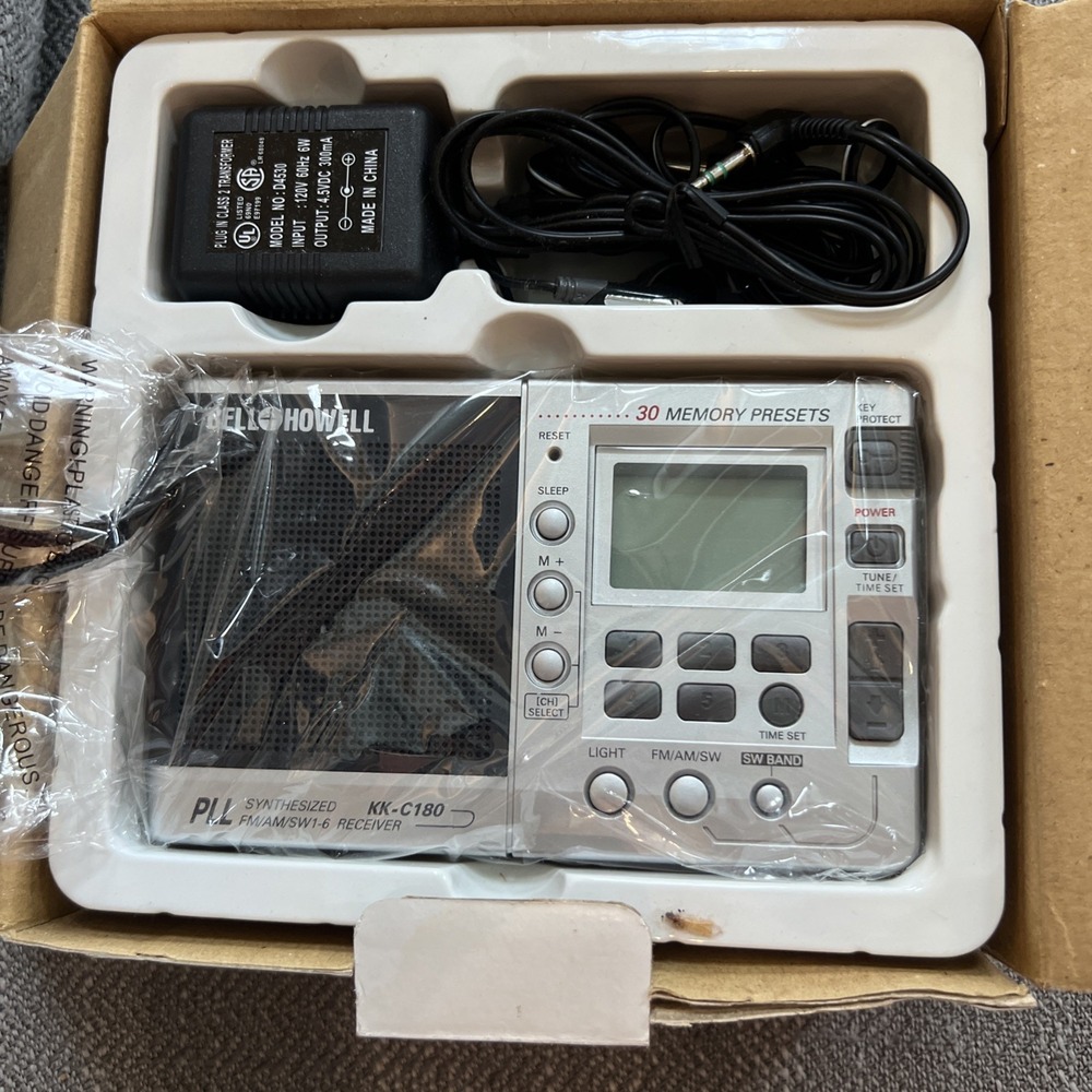 Bell & Howell SW1-6 Band World Receiver Radio Portable AM/FM/SW Open Box